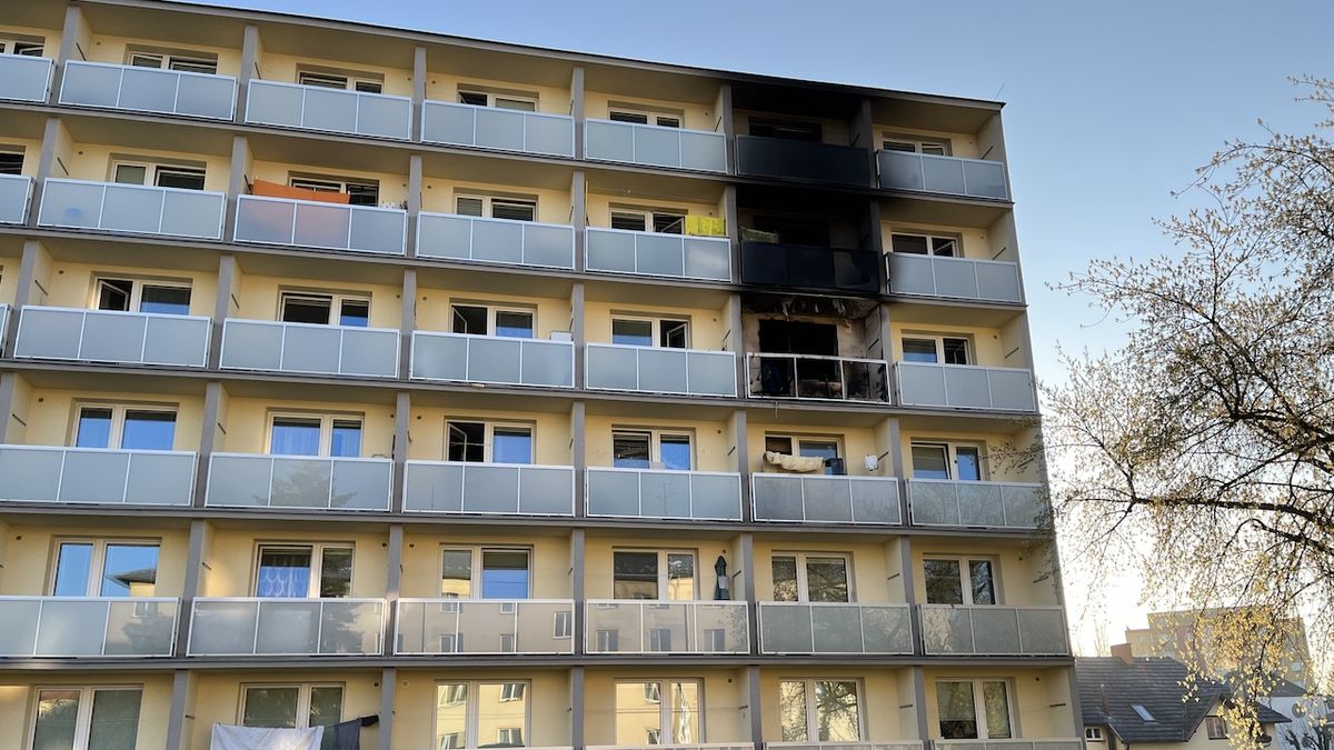 Plameny zasáhly domov důchodců v Kopřivnici, 54 evakuovaných